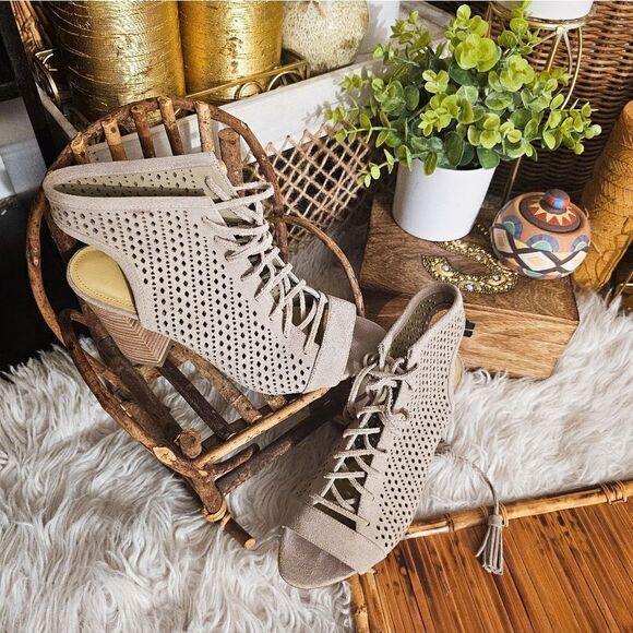 Marc Fisher Satire Lace Up Suede Leather Sandal. - Picture 7 of 14